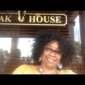 Meet your Posher, Joyce